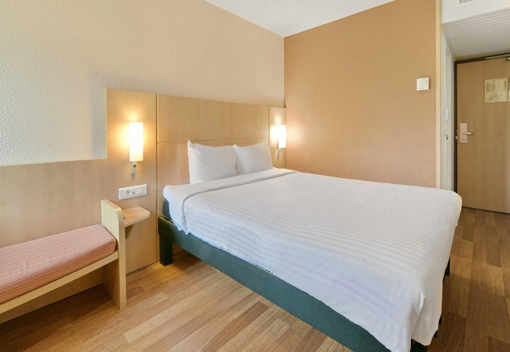 B&B Hotel Le Mans Centre Cathedrale Экстерьер фото